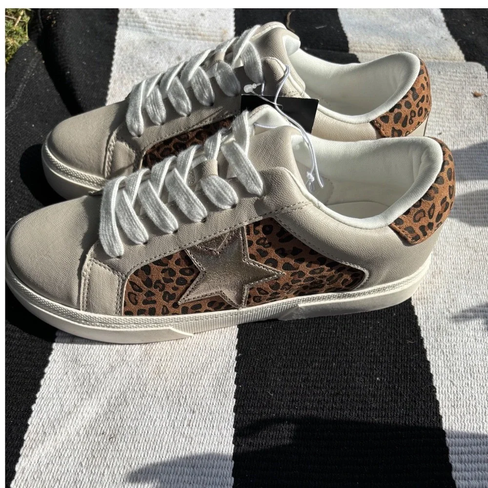 Art Class Kids Cream Leopard Print Star Low Top Sneakers Size 4
